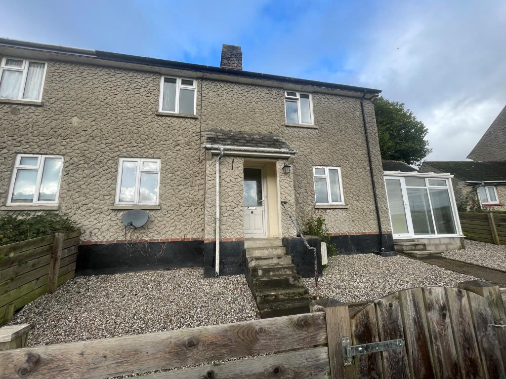 Lot: 114 - HOUSE FOR IMPROVEMENT WITH RURAL VIEWS -